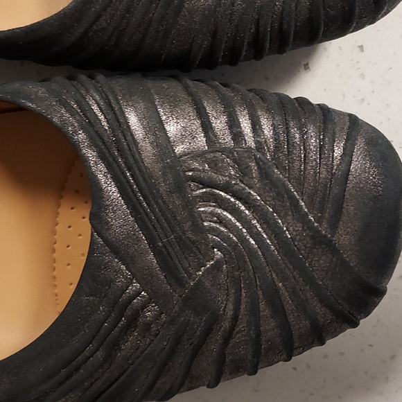 Earthies metallic flats 9B - Picture 3 of 8
